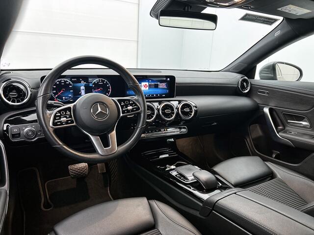 Mercedes-Benz CLA-KLASSE Shooting Brake 200 Business Luxury | Lichtmetalen velgen | MBUX wide screen | Navigatie | Parkings support met camera achter | Inclusief 24 maanden Mercedes-Benz Certified garantie voor Europa.