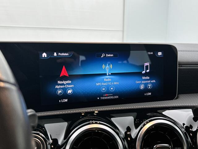 Mercedes-Benz CLA-KLASSE Shooting Brake 200 Business Luxury | Lichtmetalen velgen | MBUX wide screen | Navigatie | Parkings support met camera achter | Inclusief 24 maanden Mercedes-Benz Certified garantie voor Europa.