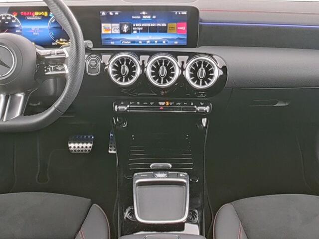 Mercedes-Benz CLA-KLASSE Shooting Brake 250 e AMG Face Lift Plug-In Hybride | Edition AMG Line | Night Pakket | 19 Inch AMG Velgen | Stuur en Stoelverwarming | Inclusief 24 MB Premium Certified garantie voor Europa.