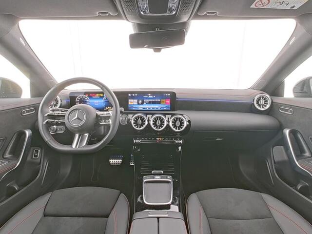 Mercedes-Benz CLA-KLASSE Shooting Brake 250 e AMG Face Lift Plug-In Hybride | Edition AMG Line | Night Pakket | 19 Inch AMG Velgen | Stuur en Stoelverwarming | Inclusief 24 MB Premium Certified garantie voor Europa.