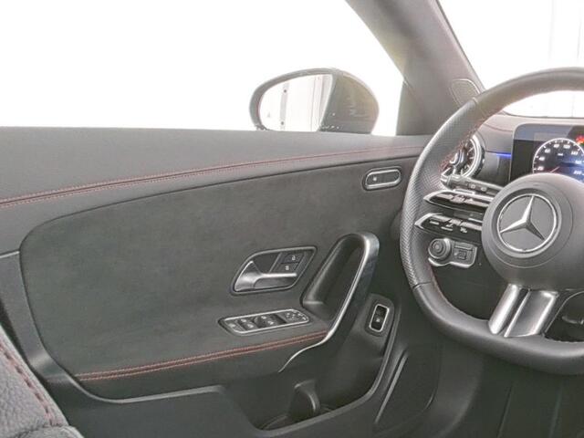 Mercedes-Benz CLA-KLASSE Shooting Brake 250 e AMG Face Lift Plug-In Hybride | Edition AMG Line | Night Pakket | 19 Inch AMG Velgen | Stuur en Stoelverwarming | Inclusief 24 MB Premium Certified garantie voor Europa.