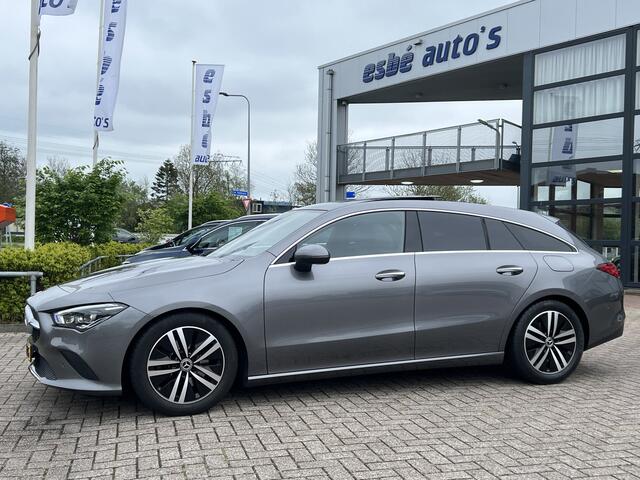 Mercedes-Benz CLA-KLASSE Shooting Brake 180 D 2.0 Automaat Business Solution Luxury Navigatie Trekhaak Panoramadak Elek. Stoelen Leer Stoelverwarming DAB Keyless Getint Glas NL Auto BTW