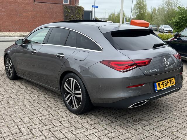 Mercedes-Benz CLA-KLASSE Shooting Brake 180 D 2.0 Automaat Business Solution Luxury Navigatie Trekhaak Panoramadak Elek. Stoelen Leer Stoelverwarming DAB Keyless Getint Glas NL Auto BTW
