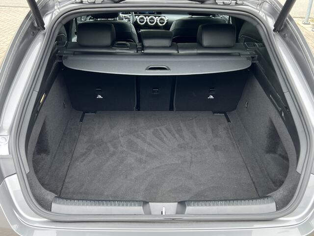 Mercedes-Benz CLA-KLASSE Shooting Brake 180 D 2.0 Automaat Business Solution Luxury Navigatie Trekhaak Panoramadak Elek. Stoelen Leer Stoelverwarming DAB Keyless Getint Glas NL Auto BTW