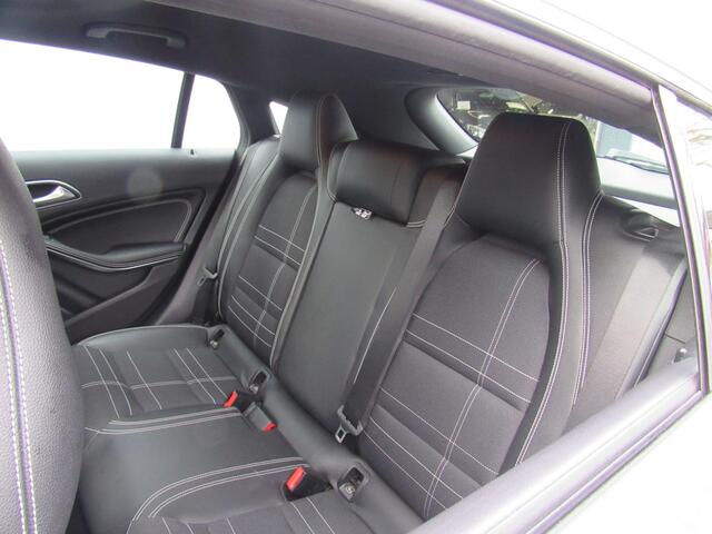 Mercedes-Benz CLA-KLASSE Shooting Brake 200 OrangeArt Edition Automaat