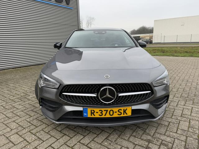 Mercedes-Benz CLA-KLASSE 180 AMG Line Panoramadak-/ Schuif-kanteldak Widescreen Keyless Entry Head-Up Display Ambienteverlichting ACC 19 Inch LED 360 Graden Camera Night Pakket BTW Vol!!