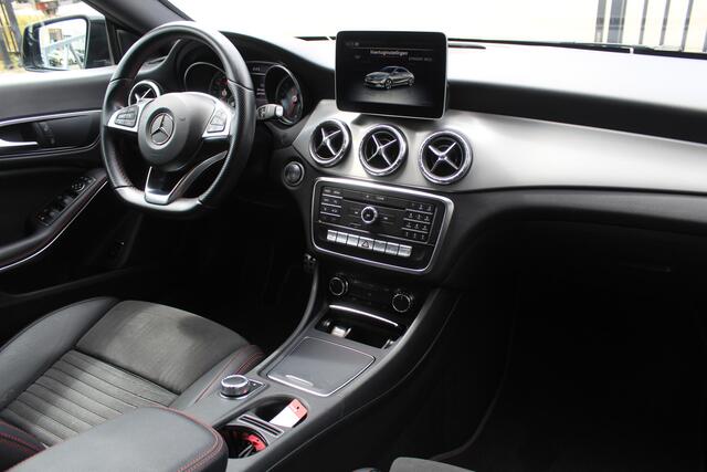 Mercedes-Benz CLA-KLASSE 250 Business *Automaat*Night pakket/Navigatie/Climate control/Parkeersensoren rondom/Cruise control/Stoelverwarming/Bluetooth/18'' Lichtmetalen velgen.