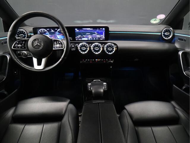 Mercedes-Benz CLA-KLASSE Shooting Brake 180 Business Solution Luxury [CAMERA, SFEERVERLICHTING, LEDER, STOELVERWARMING, ELEKTRISCHE ACHTERKLEP, NIEUWSTAAT]