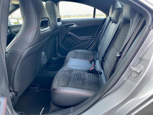 Mercedes-Benz CLA-KLASSE 200 Prestige 157pk | Pano,AMG,Apple car |