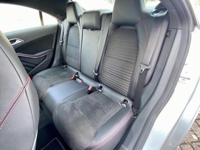 Mercedes-Benz CLA-KLASSE 200 Prestige 157pk | Pano,AMG,Apple car |