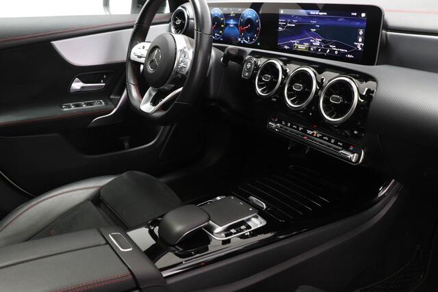 Mercedes-Benz CLA-KLASSE 180 AMG Line | WIDESCREEN | PANORAMADAK | DAB | APPLE