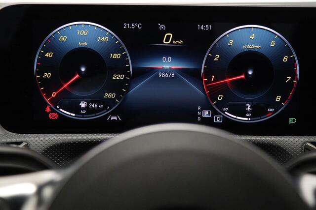 Mercedes-Benz CLA-KLASSE 180 AMG Line | WIDESCREEN | PANORAMADAK | DAB | APPLE