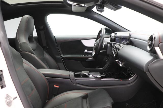 Mercedes-Benz CLA-KLASSE 180 AMG Line | WIDESCREEN | PANORAMADAK | DAB | APPLE