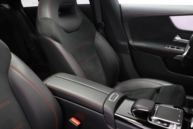 Mercedes-Benz CLA-KLASSE 180 AMG Line | WIDESCREEN | PANORAMADAK | DAB | APPLE