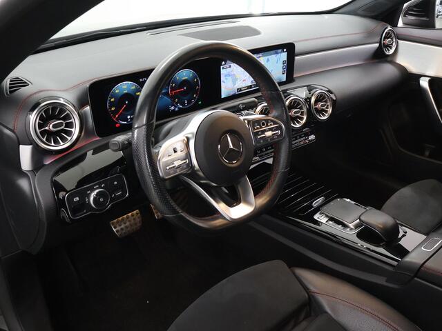 Mercedes-Benz CLA-KLASSE Shooting Brake 220 Advantage | AMG | Widescreen | Achteruitrijcamera | Apple Carplay |