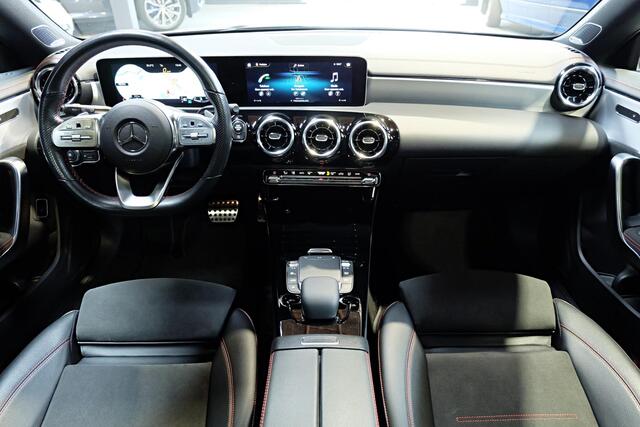 Mercedes-Benz CLA-KLASSE Shooting Brake 180 Advantage / AMG Line / Panodak / Burmester