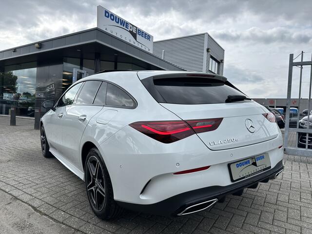 Mercedes-Benz CLA-KLASSE Shooting Brake 250 e AMG Line Pano-Dak | Keyless | Metallic | Premium
