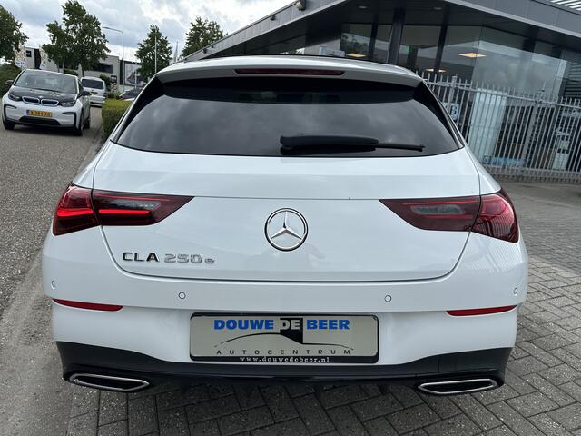 Mercedes-Benz CLA-KLASSE Shooting Brake 250 e AMG Line Pano-Dak | Keyless | Metallic | Premium