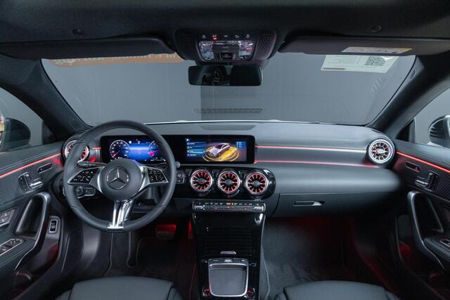 Mercedes-Benz CLA-KLASSE Shooting Brake 200 Luxury Line Panorama dak