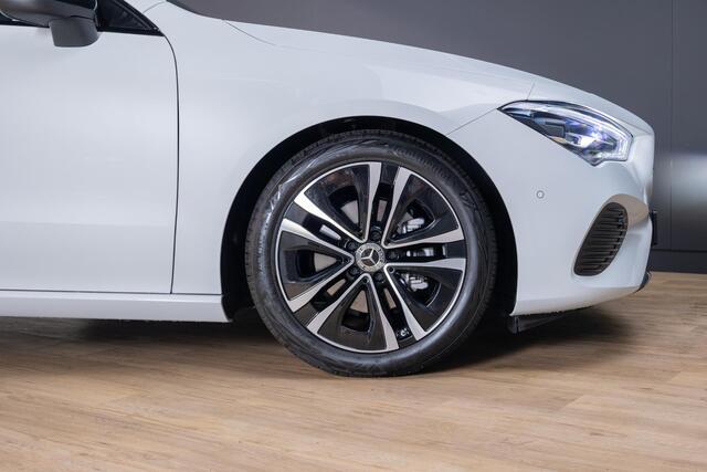 Mercedes-Benz CLA-KLASSE Shooting Brake 200 Luxury Line Panorama dak
