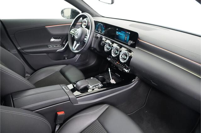 Mercedes-Benz CLA-KLASSE Shooting Brake 250 e Progressive | Trekhaak | Ambient | LED | Camera |