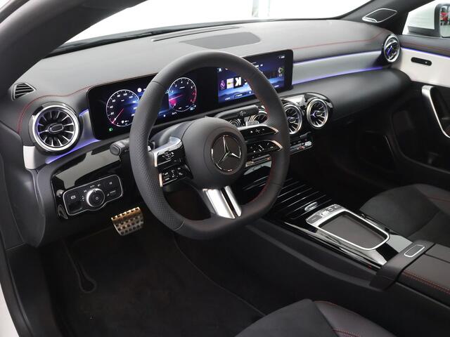 Mercedes-Benz CLA-KLASSE 180 Business Solution AMG | Panoramaschuifdak | 360° camera | Winter pakket | Techniekpakket