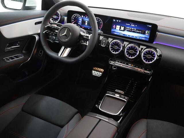 Mercedes-Benz CLA-KLASSE 180 Business Solution AMG | Panoramaschuifdak | 360° camera | Winter pakket | Techniekpakket