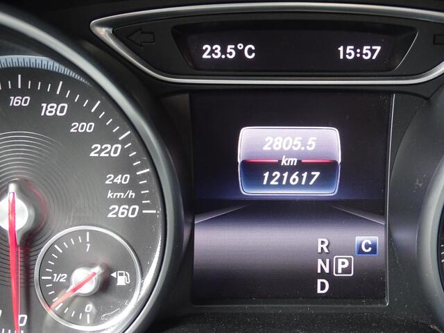 Mercedes-Benz CLA-KLASSE Shooting Brake 200 Prestige Automaat, Camera, Panoramadak, Leder/Alcantara Sport Interieur, Navigatie, Airco/ECC, CruiseControl, Dode Hoek detectie, Xenon/Led, F1-Flippers, Parkeersensoren