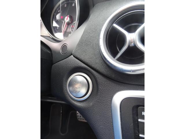 Mercedes-Benz CLA-KLASSE Shooting Brake 200 Prestige Automaat, Camera, Panoramadak, Leder/Alcantara Sport Interieur, Navigatie, Airco/ECC, CruiseControl, Dode Hoek detectie, Xenon/Led, F1-Flippers, Parkeersensoren