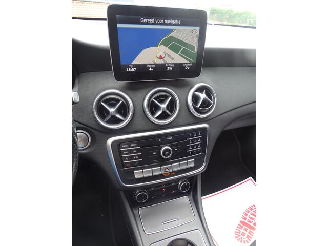 Mercedes-Benz CLA-KLASSE Shooting Brake 200 Prestige Automaat, Camera, Panoramadak, Leder/Alcantara Sport Interieur, Navigatie, Airco/ECC, CruiseControl, Dode Hoek detectie, Xenon/Led, F1-Flippers, Parkeersensoren