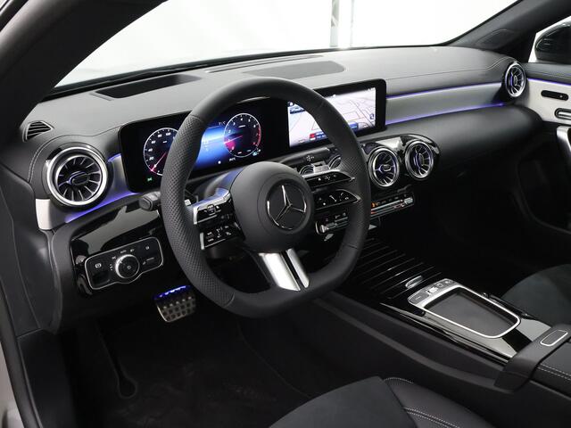 Mercedes-Benz CLA-KLASSE 180 Business Solution AMG | Panoramaschuifdak | AMG Line Plus | Nightpakket | Head-Up | Dodehoekassistent