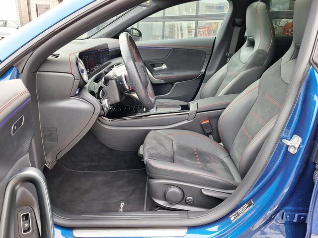 Mercedes-Benz CLA-KLASSE Shooting Brake 180 Star Edition AMG | Panoramadak | Nightpakket | Dodehoekassistent | Apple CarPlay | Android Auto | Sfeerverlichting | Stoelverwarming | Achteruitrijcamera | Elektrisch inklapbare buitenspiegels