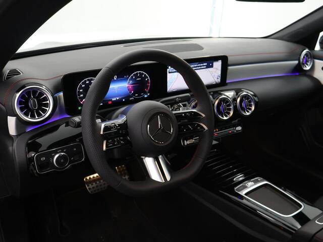 Mercedes-Benz CLA-KLASSE Shooting Brake 180 Star Edition AMG NIGHT | Panoramadak | Dodehoekassitent | Apple Carplay | MultiBeam LED | Sfeerverlichting | Stoelverwarming |