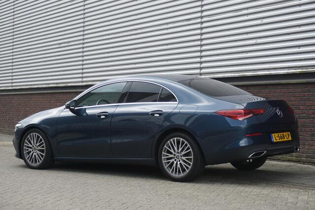 Mercedes-Benz CLA-KLASSE 250 225PK/Led-Matrix/18Inch./Sportstoelen Leer/ Dealeronderhouden