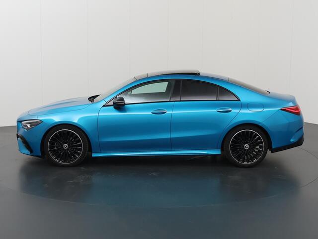 Mercedes-Benz CLA-KLASSE 180 AMG Line | Panoramadak| Night | Parkeercamera | 19" lichtmetalen velgen | Stoelverwarming | Keyless Go |