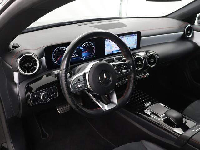 Mercedes-Benz CLA-KLASSE Shooting Brake 200 Advantage | AMG | Widescreen | Multispaaks lichtmetalen velgen |