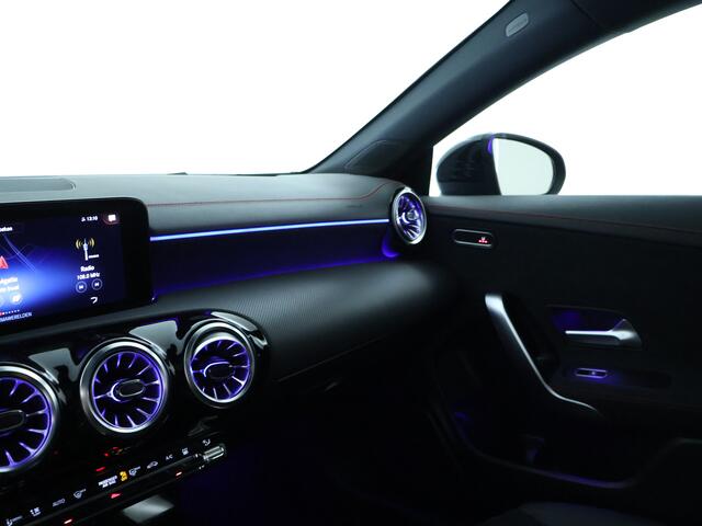 Mercedes-Benz CLA-KLASSE 250 e AMG Plug-In Hybride | AMG Line | Night Pakket | Panorama Schuif-Kanteldak | Sfeerverlichting | Inclusief 24 maanden MB Certified garantie voor Europa.