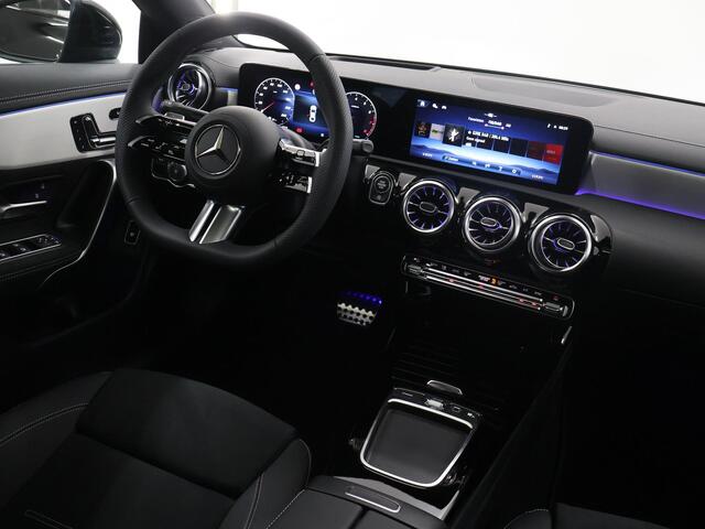 Mercedes-Benz CLA-KLASSE 180 Star Edition AMG Line | Panoramaschuifdak | AMG-line plus | Head-Up | Dodehoekassistent | Nightpakket |