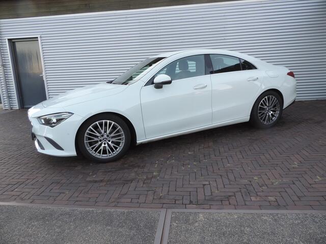 Mercedes-Benz CLA-KLASSE 200 Business Solution Luxury sfeer licht