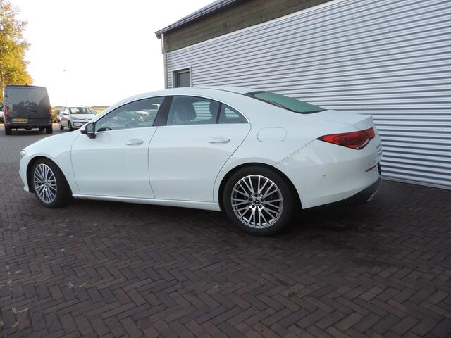 Mercedes-Benz CLA-KLASSE 200 Business Solution Luxury sfeer licht