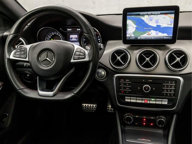 Mercedes-Benz CLA-KLASSE 180 AMG Sport Automaat (SCHUIFDAK, APPLE CARPLAY, GROOT NAVI, LEDER/ALCANTARA, STOELVERWARMING, SPORTSTOELEN, CRUISE, KEYLESS START, NIEUWSTAAT)