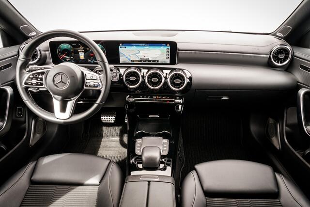 Mercedes-Benz CLA-KLASSE Shooting Brake 180 Automaat Bus. Solution | Widescreen | 18 inch LMV | Sportstoelen | PDC | Navi