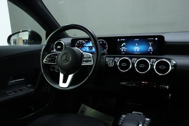 Mercedes-Benz CLA-KLASSE Shooting Brake 200 d Camera | Stoelverwarming | Navigatie