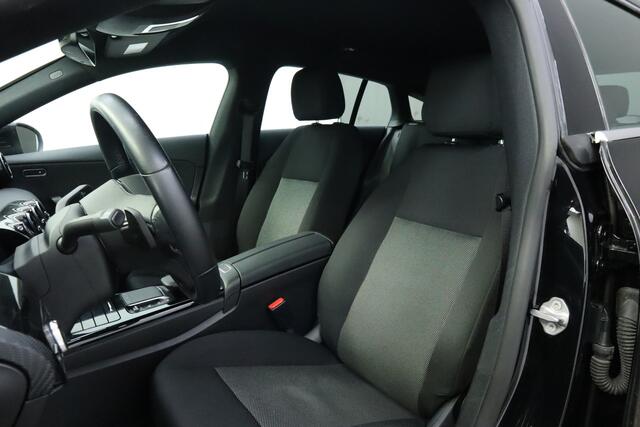 Mercedes-Benz CLA-KLASSE Shooting Brake 200 d Camera | Stoelverwarming | Navigatie