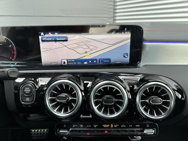 Mercedes-Benz CLA-KLASSE 180 AMG Line | Night Pakket | Burmester Surround Sound | Dodehoekassistent | MULTIBEAM LED Koplampen | Sfeerverlichting | Stoelverwarming | Achteruitrijcamera | Elektrisch Inklapbare Buitenspiegels