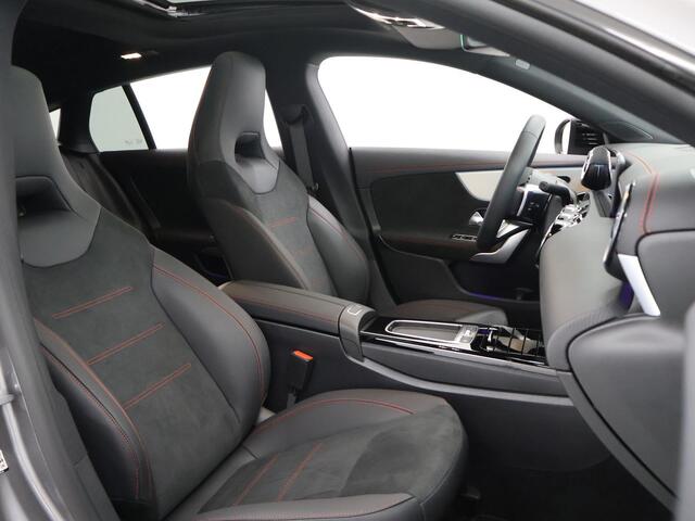 Mercedes-Benz CLA-KLASSE Shooting Brake 180 Star Edition AMG | Panoramdak | Night | 19" lichtmetalen velgen | Sfeerverlichting | Camera | Stoelverwarming |