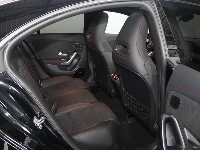 Mercedes-Benz CLA-KLASSE 180 Business Solution AMG | Panoramaschuifdak | Trekhaak | Burmester | Rijassistentiepakket Plus | Techniekpakket | Winterpakket |