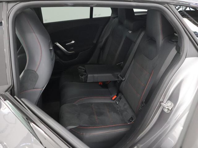 Mercedes-Benz CLA-KLASSE Shooting Brake 250e Star Edition AMG Line | Panorama schuifdak | MULTIBEAM LED | Nightpakket | Sfeerverlichting | Multispaak Velgen