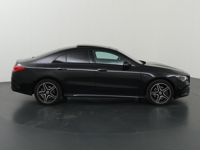 Mercedes-Benz CLA-KLASSE 250 e Business Solution AMG Limited | Night | Panoramadak | Keyless | Stoelverwarming | Memory | Sfeerverlichting |