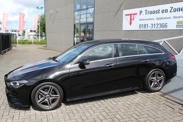 Mercedes-Benz CLA-KLASSE Shooting Brake 180 AMG Orig. Ned./Automaat/Apple carplay/Sfeerverlichting/Airco/Navigatie/Cruise control/Wide digital screen/Elektrische achterklep/Stoelverwarming/Keyless entry+start/Spiegels inklapbaar/Achteruitrijcamera/Lichtmetalen velgen